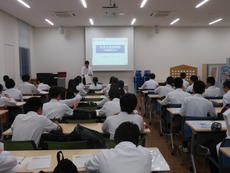1年生大学見学会 001.JPG