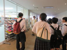 1年生大学見学会 023.JPG