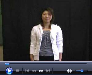 左のボタンで再生するビデオを選び、ビデオ画面の再生ボタンをダブルクリックしてください