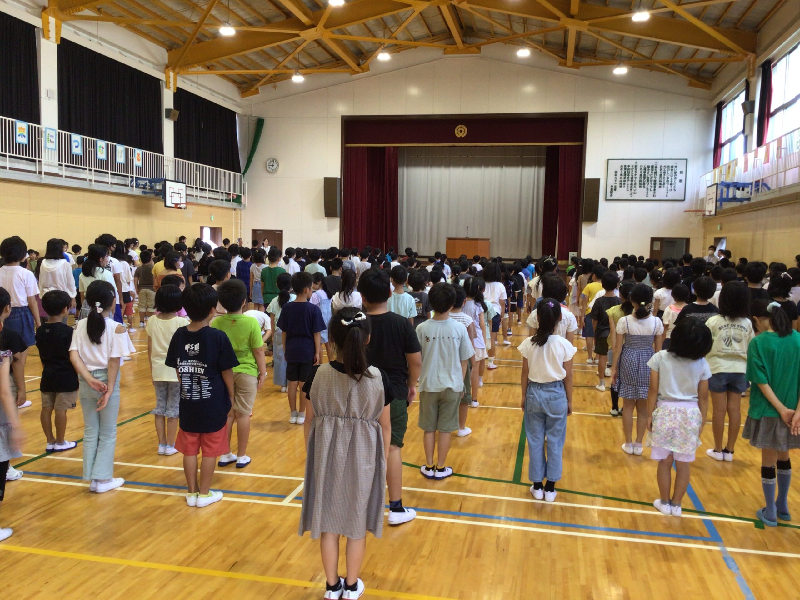 体育館　始業式 