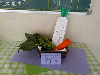 R4　12/15 給食調理員さんの仕事・・・