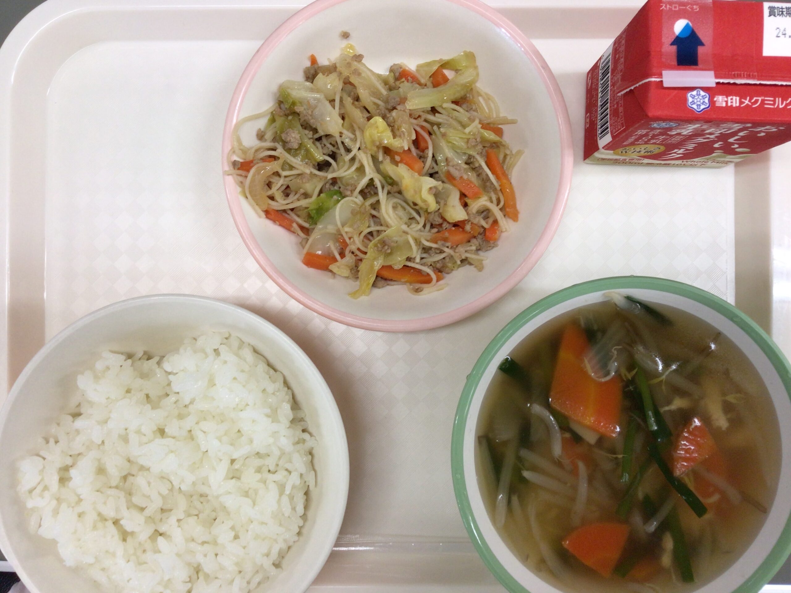 10月23日(水)の給食：焼きビーフン他