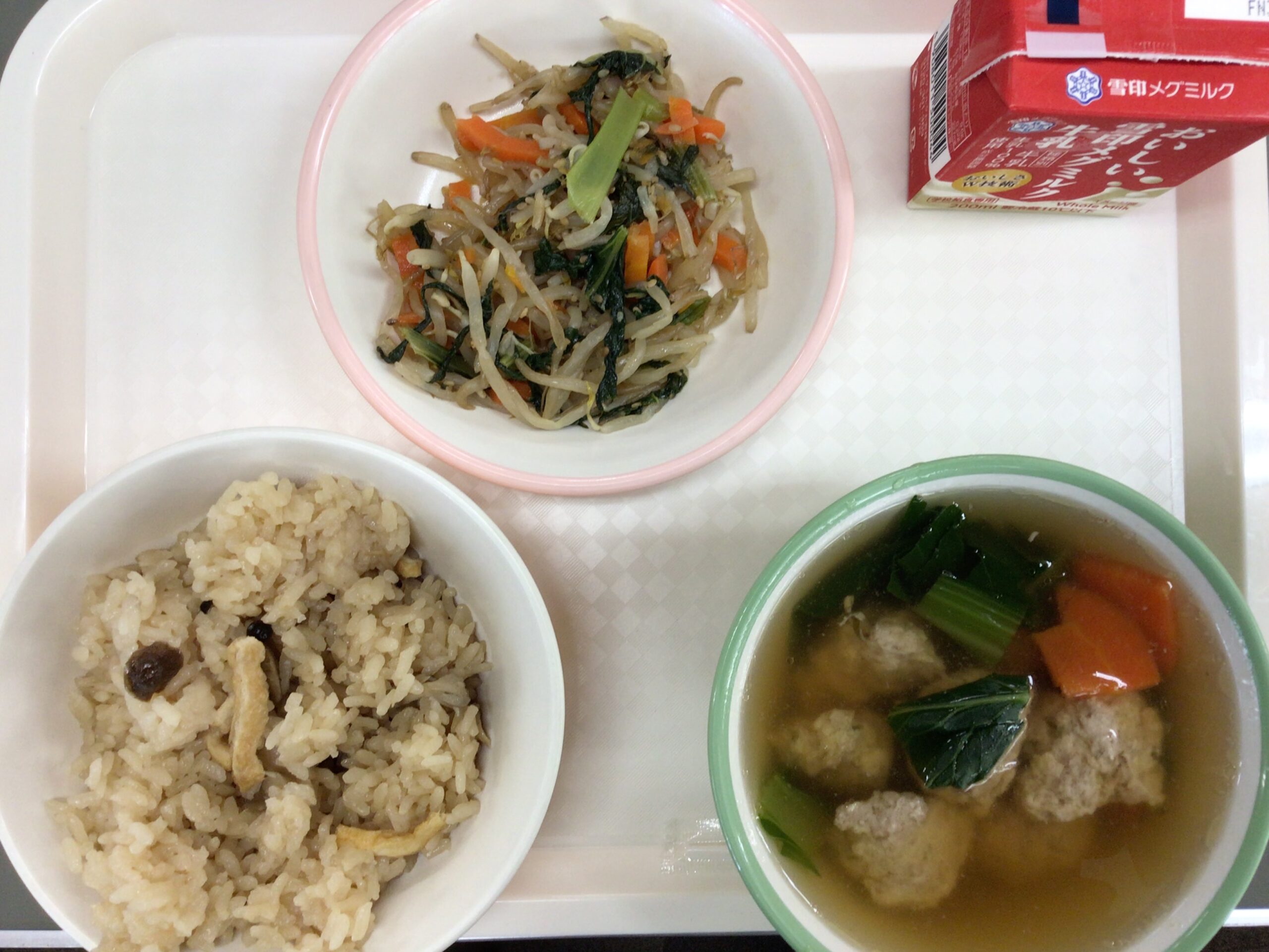 10月28日(月)の給食：きのこごはん他