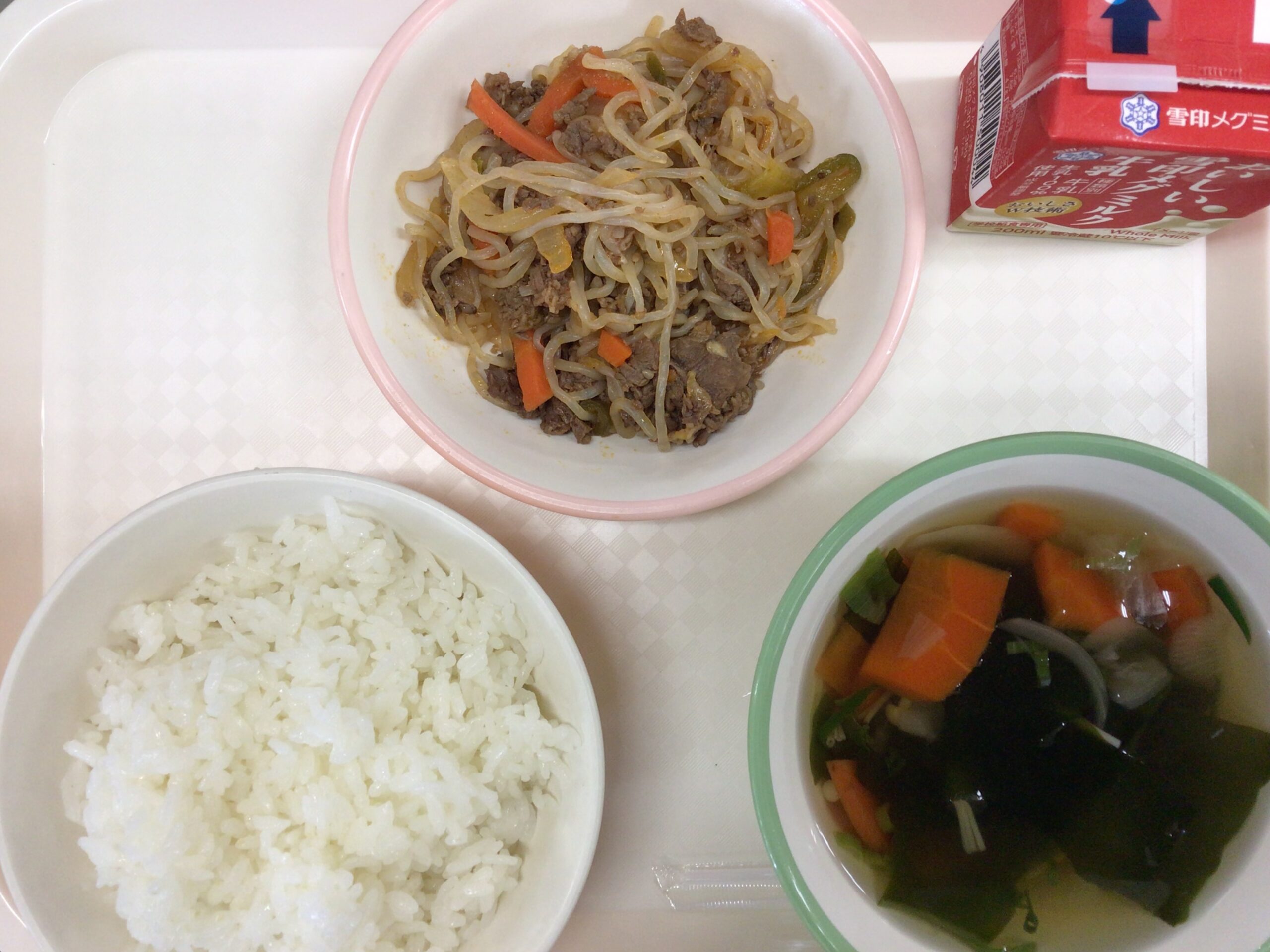 10月7日(木)の給食：しらたきのチャプチェ他