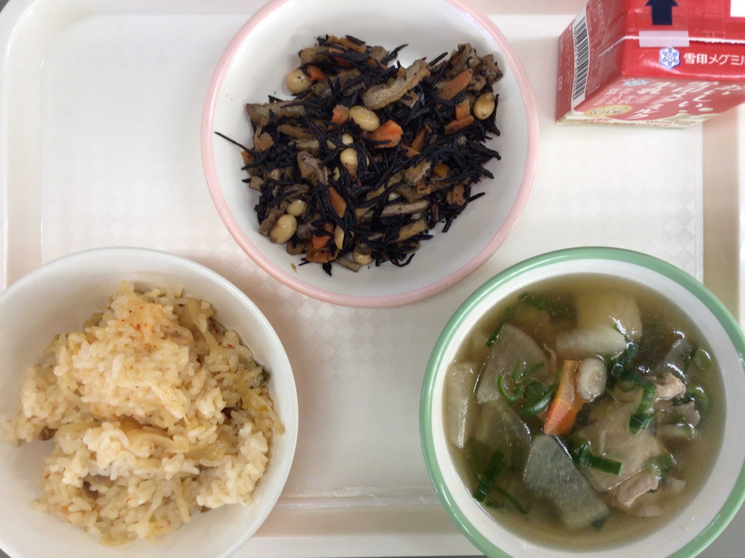 10月８日(金)の給食：キムタクごはん他