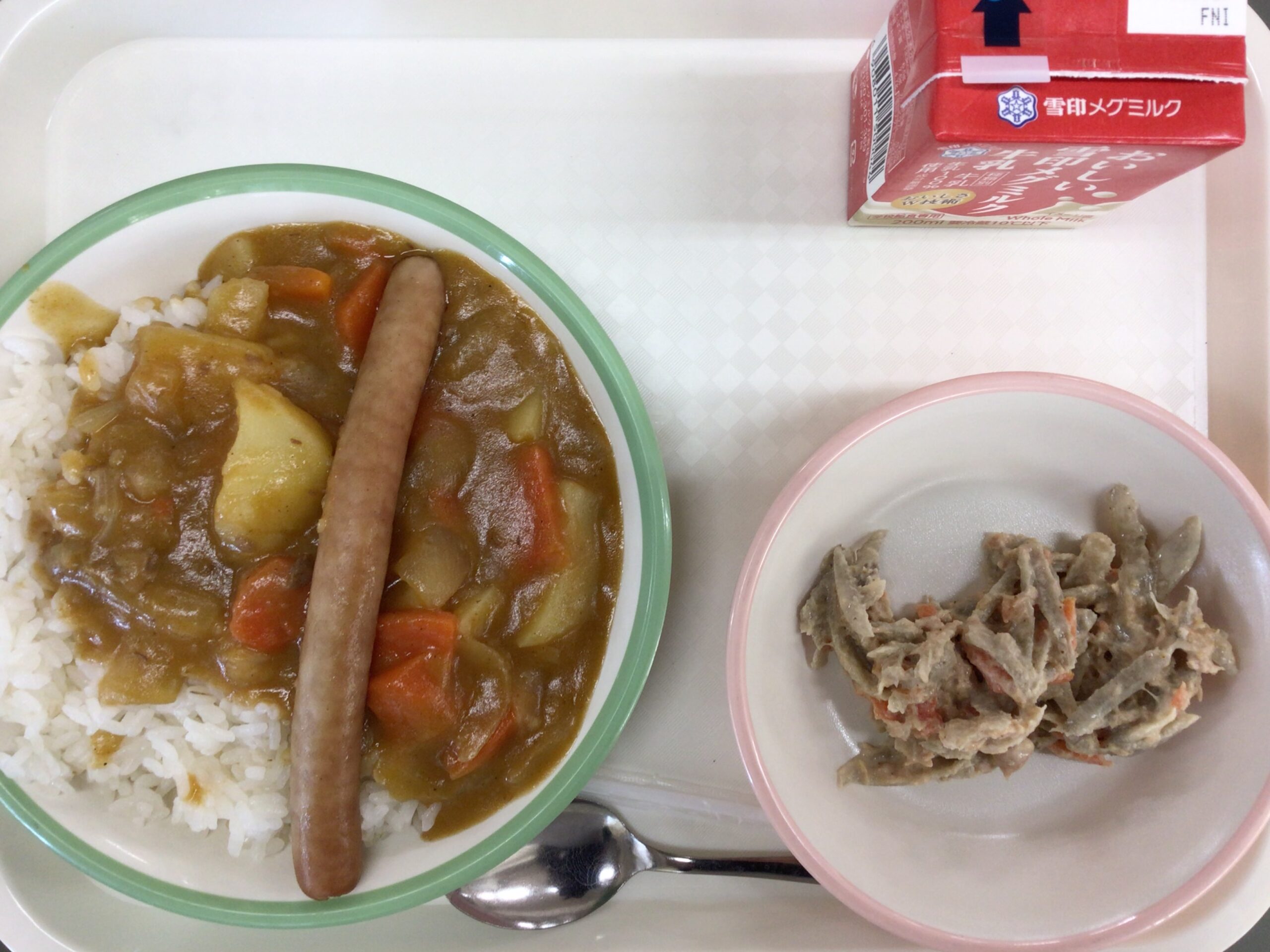 11月21日(木)の給食：リザーブ給食「カレーライス」