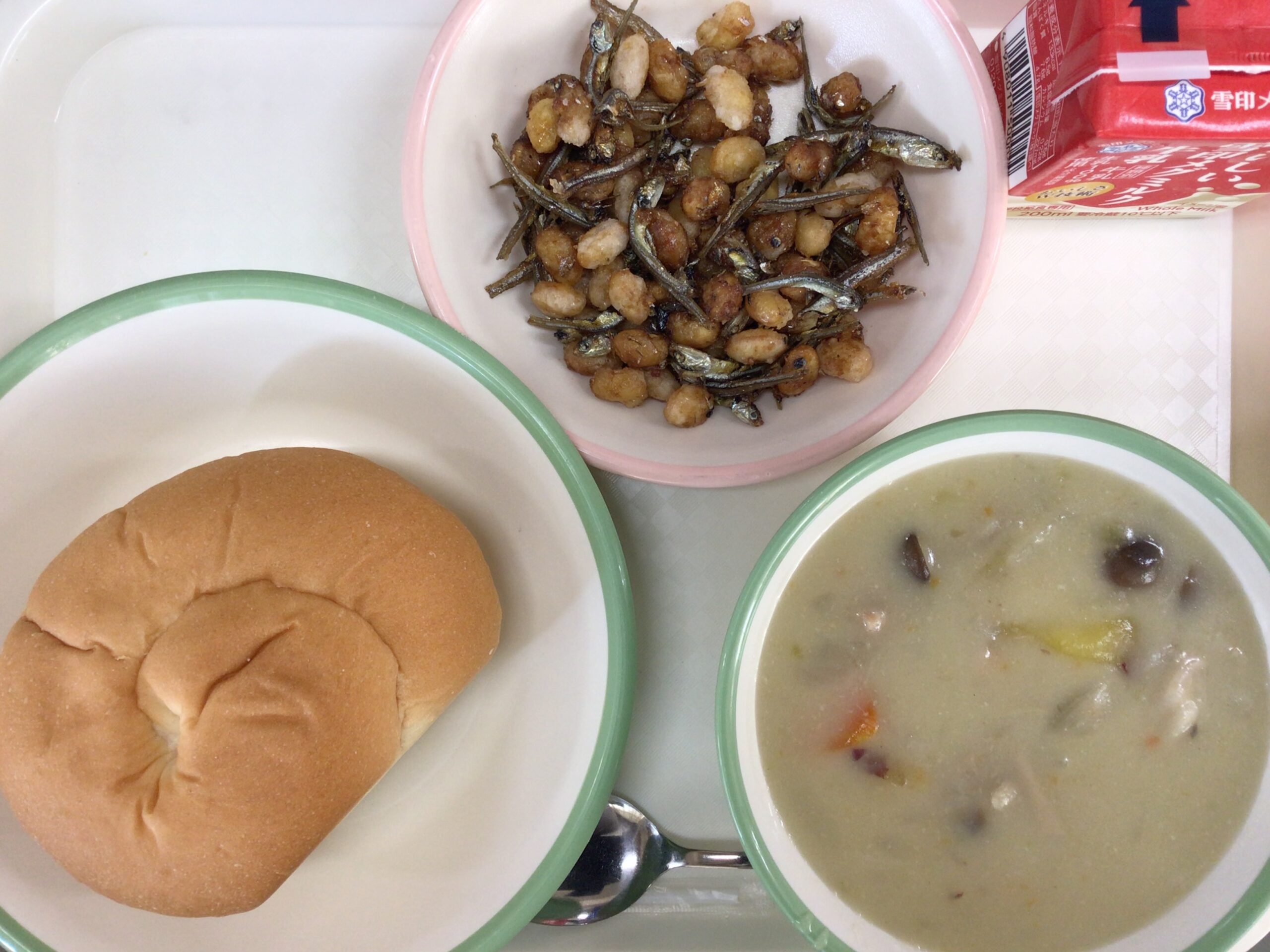 11月22日(金)の給食：秋の米粉と豆乳のシチュー他