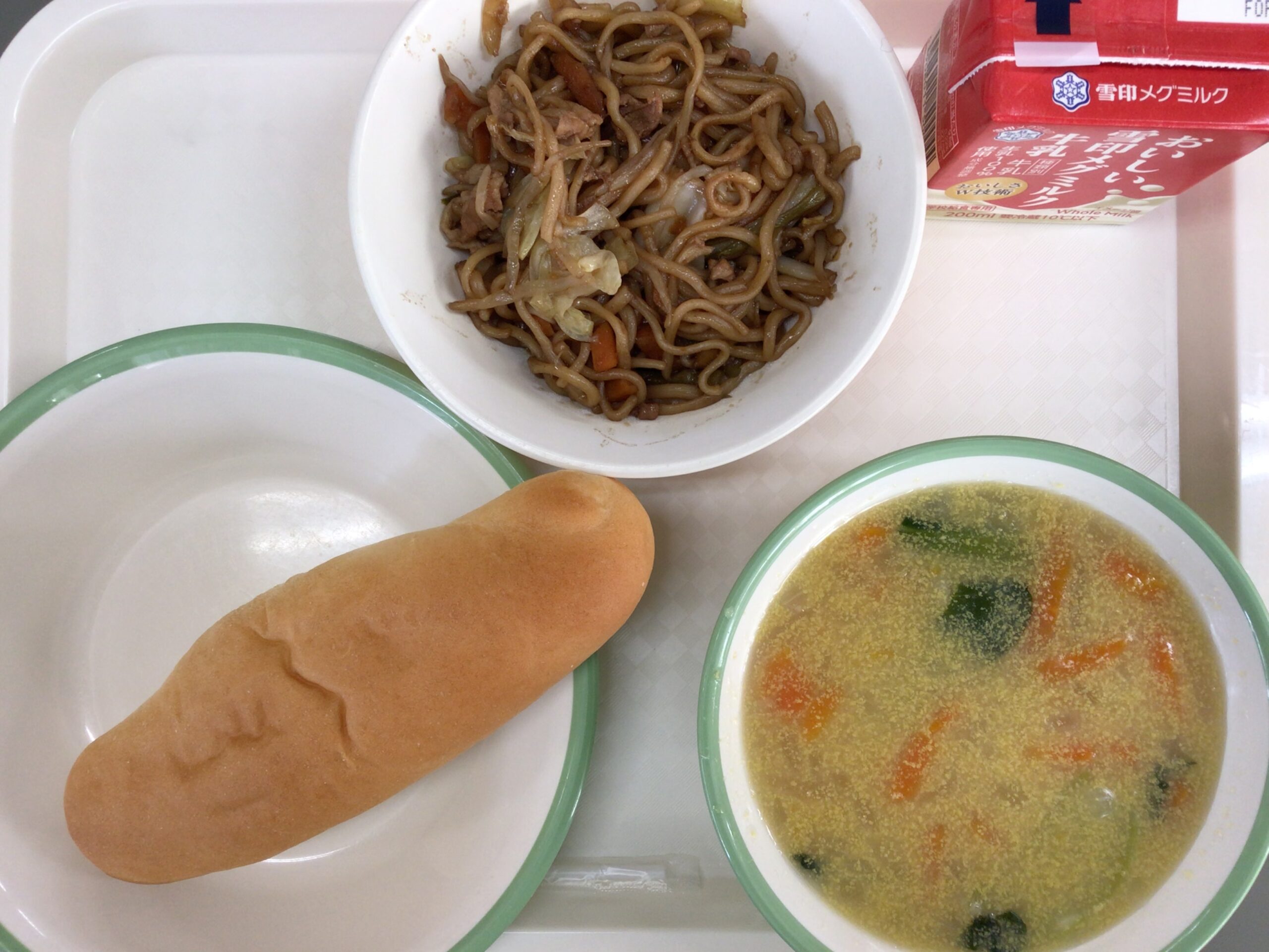 11月29日(金)の給食：焼そば他