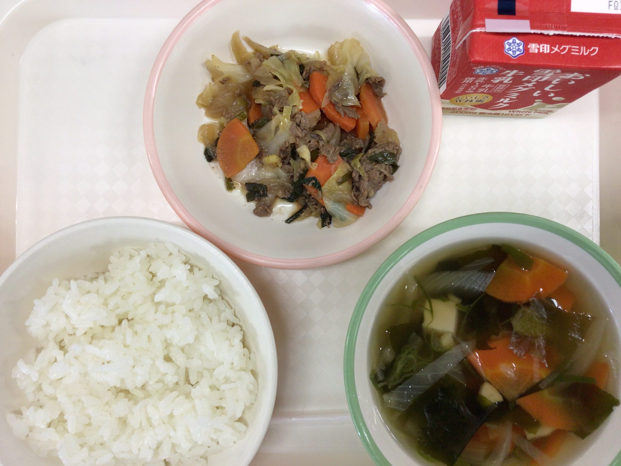 12月10日(火)の給食：スタミナ炒め他