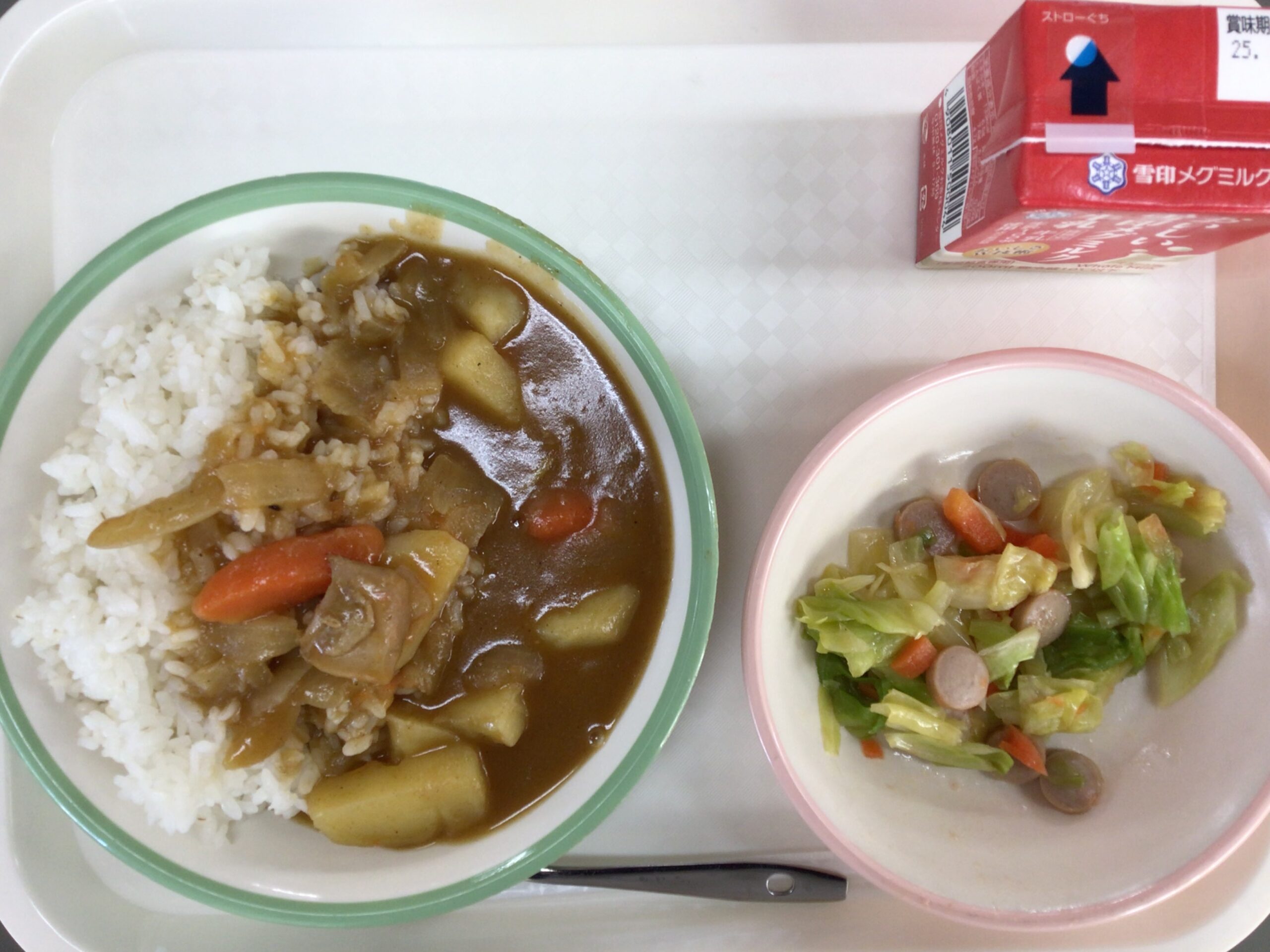 1月9日(木)の給食：チキンカレー他
