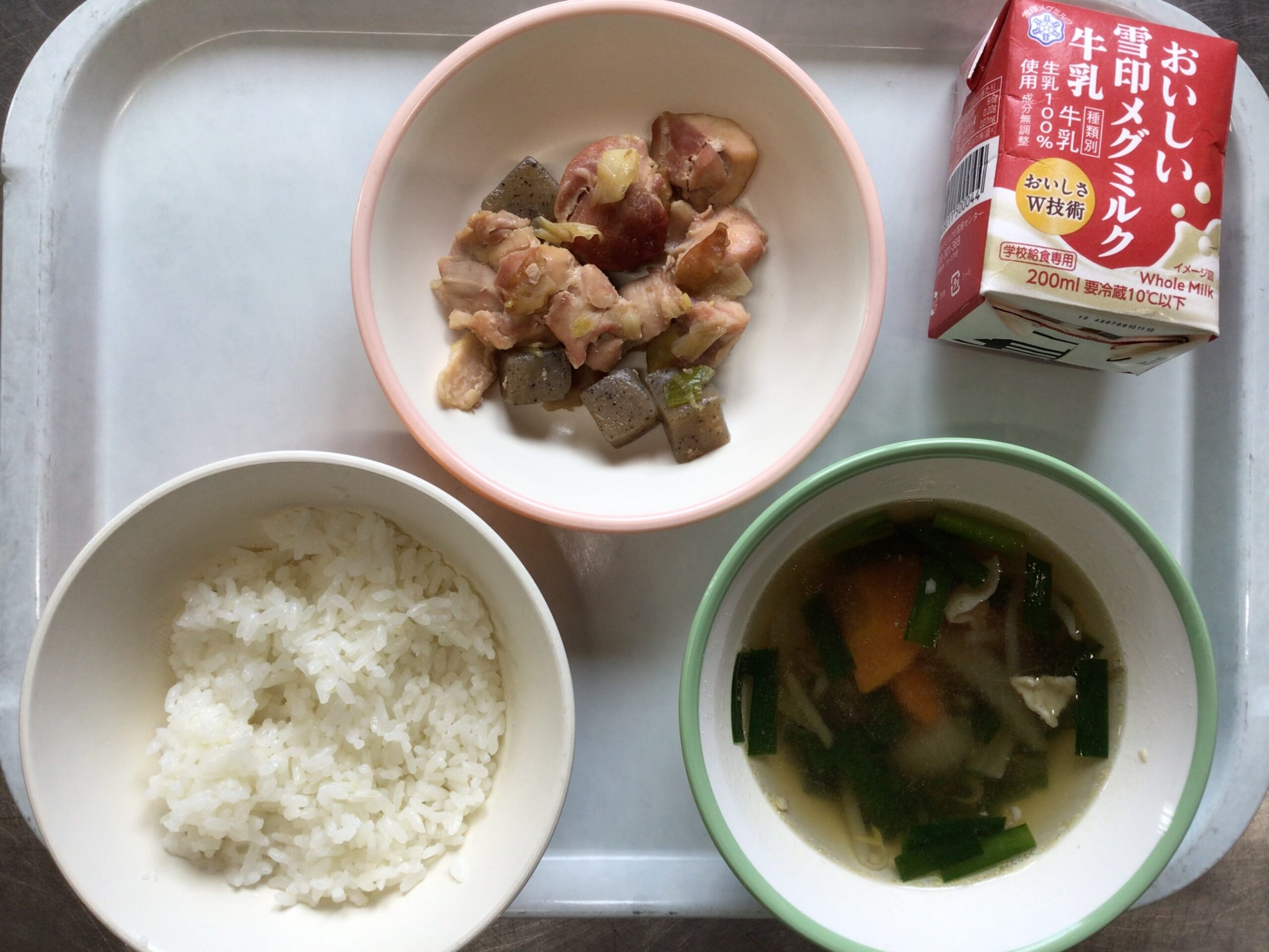4月17日(木)の給食：鶏肉とちくわの照り焼き他
