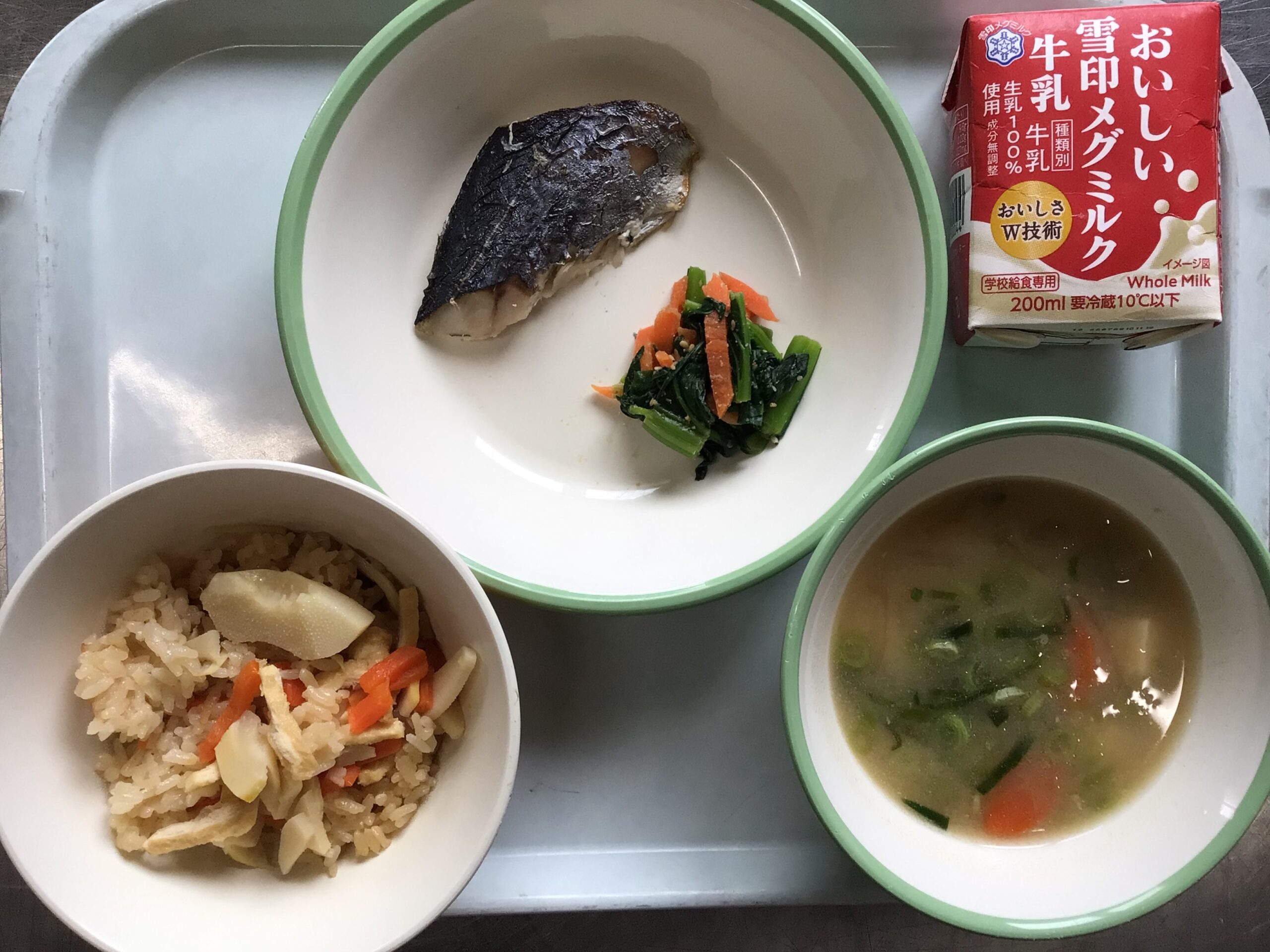 4月22日(火)の給食：たけのこごはん他