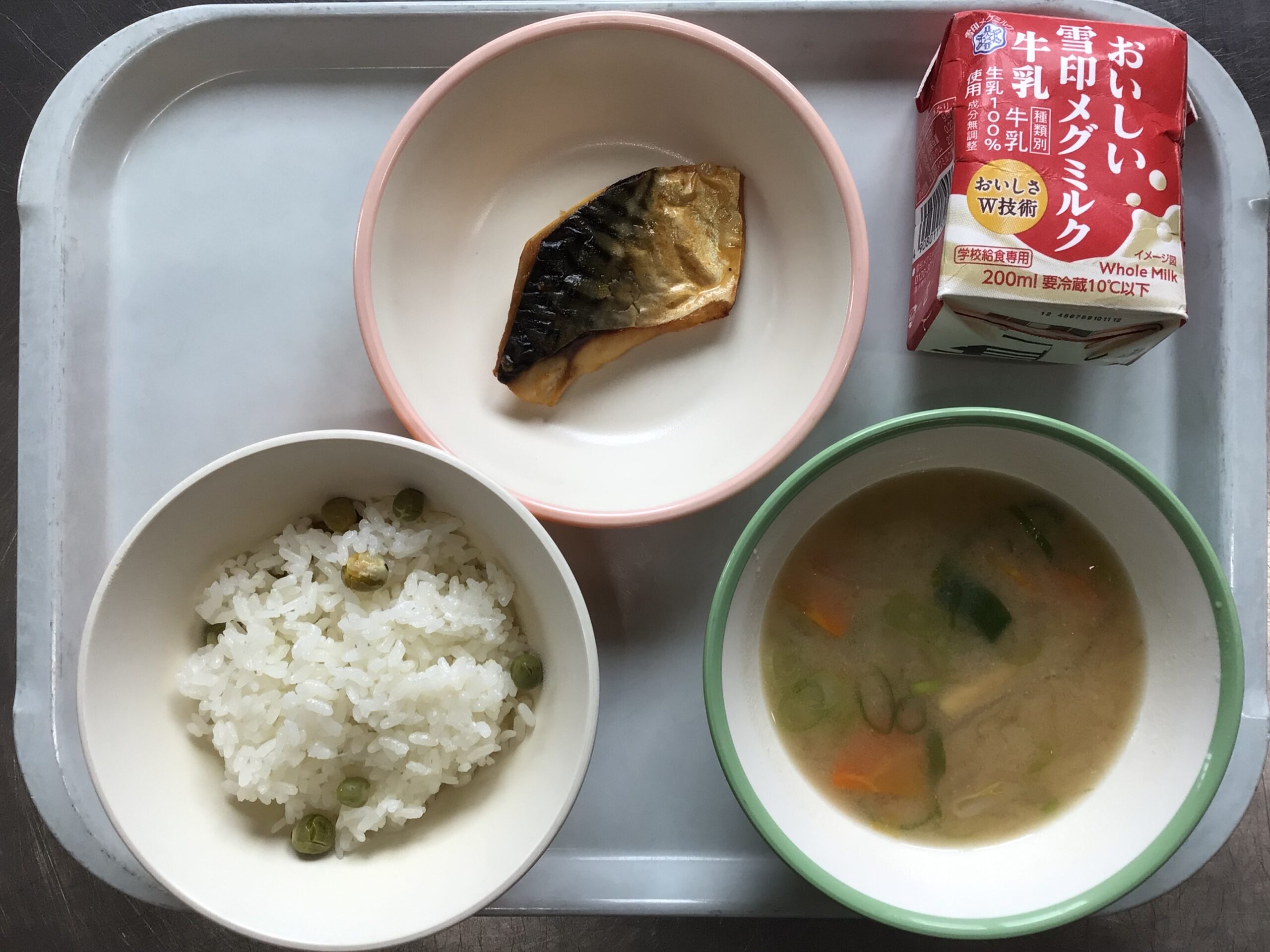 5月9日(金)の給食：豆ごはん 他