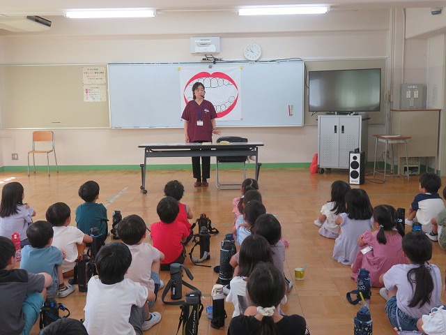 ２年生　歯みがき巡回指導