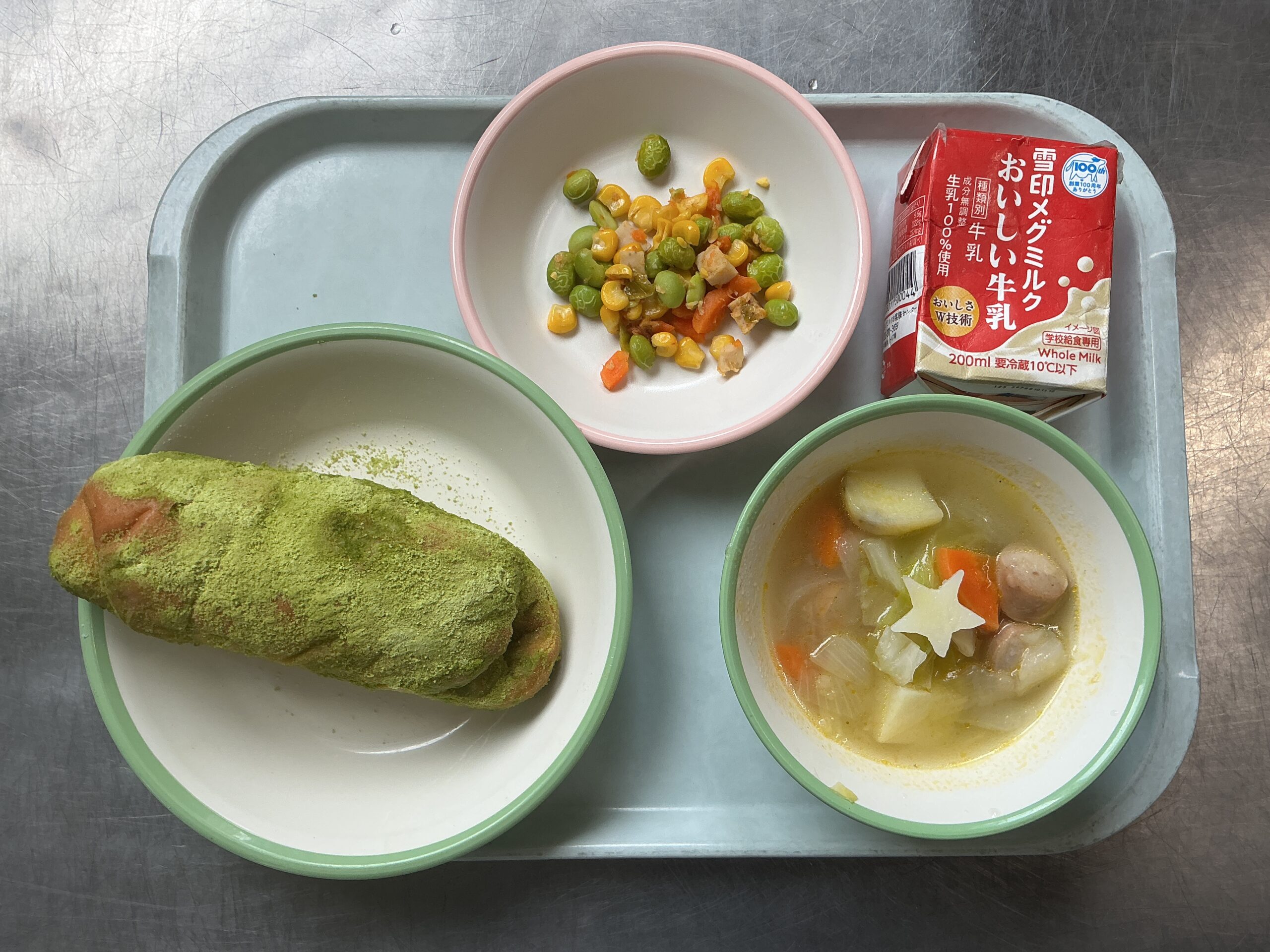 5月1日(金)の給食：きなこっ茶パン　他