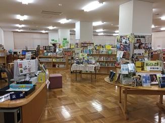 17_入口からみた図書館全体.JPG