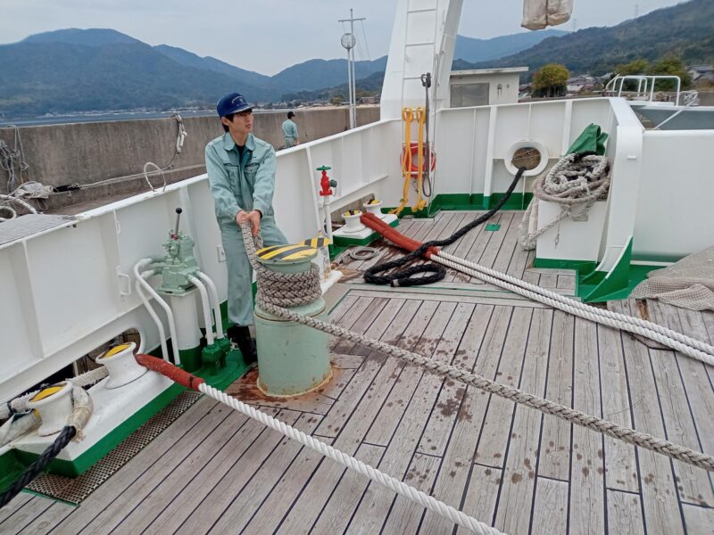みずなぎ荒天対策、係船ロープ増し取り! | 京都府立海洋高等学校