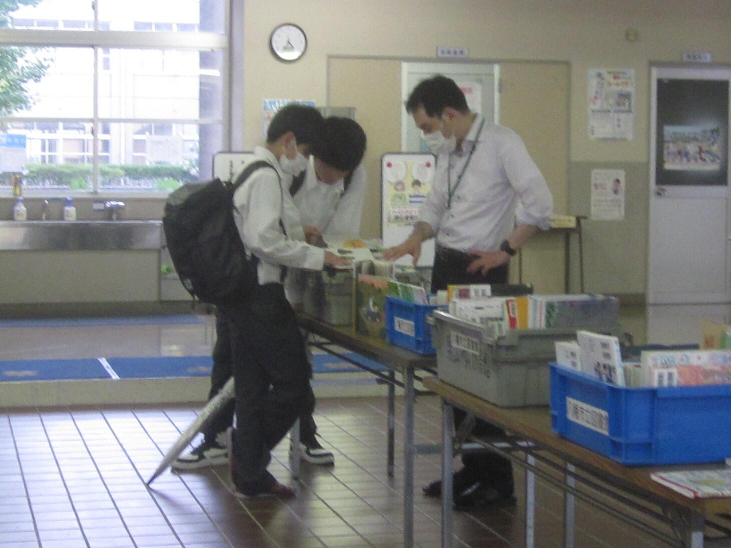 https://www.kyoto-be.ne.jp/kyotoyawata-hs/mt/school_life/images/230713_jidousyabunnko_5.JPG