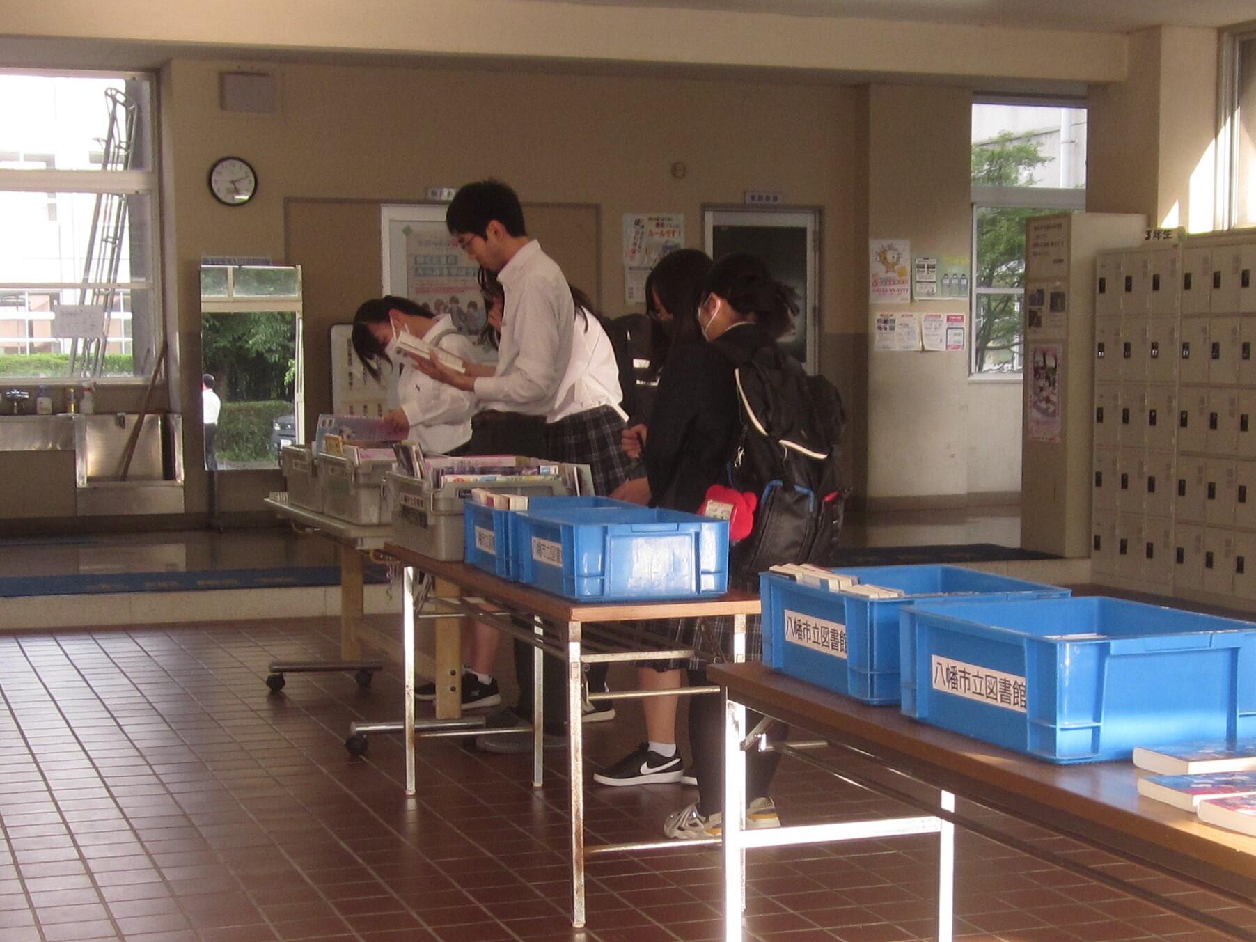 https://www.kyoto-be.ne.jp/kyotoyawata-hs/mt/school_life/images/240708_jidousyabunnko_3.JPG