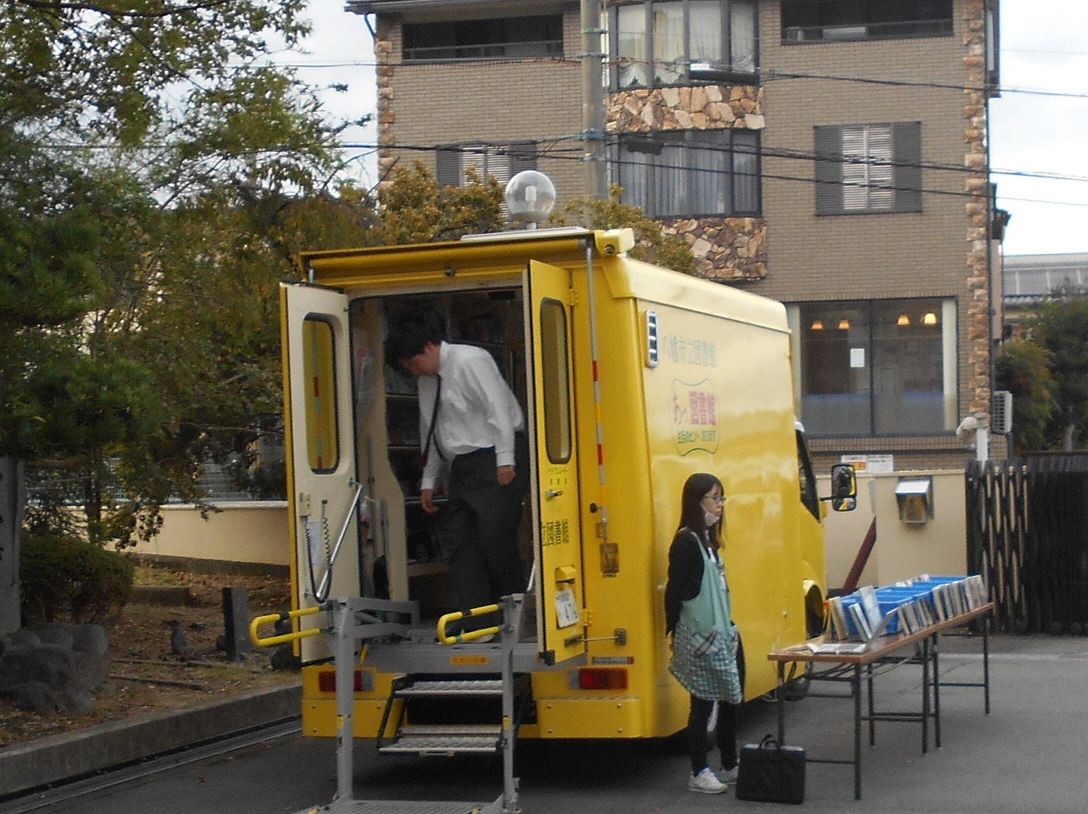 https://www.kyoto-be.ne.jp/kyotoyawata-hs/mt/school_life/images/241028_jidousyabunnko_2.jpg