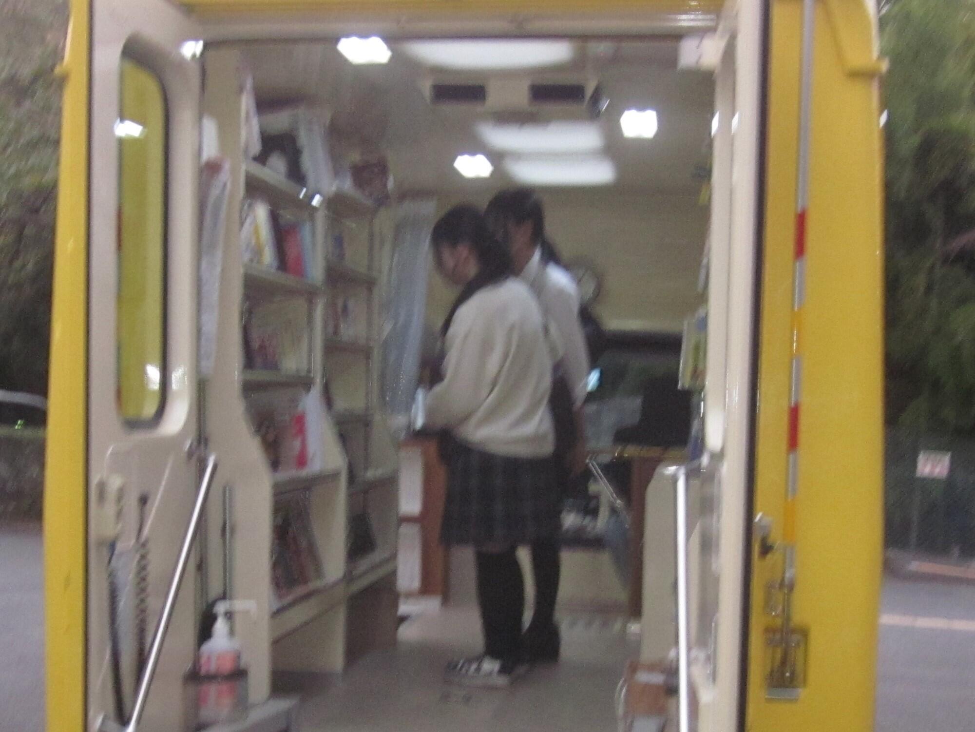 https://www.kyoto-be.ne.jp/kyotoyawata-hs/mt/school_life/images/241028_jidousyabunnko_4.JPG