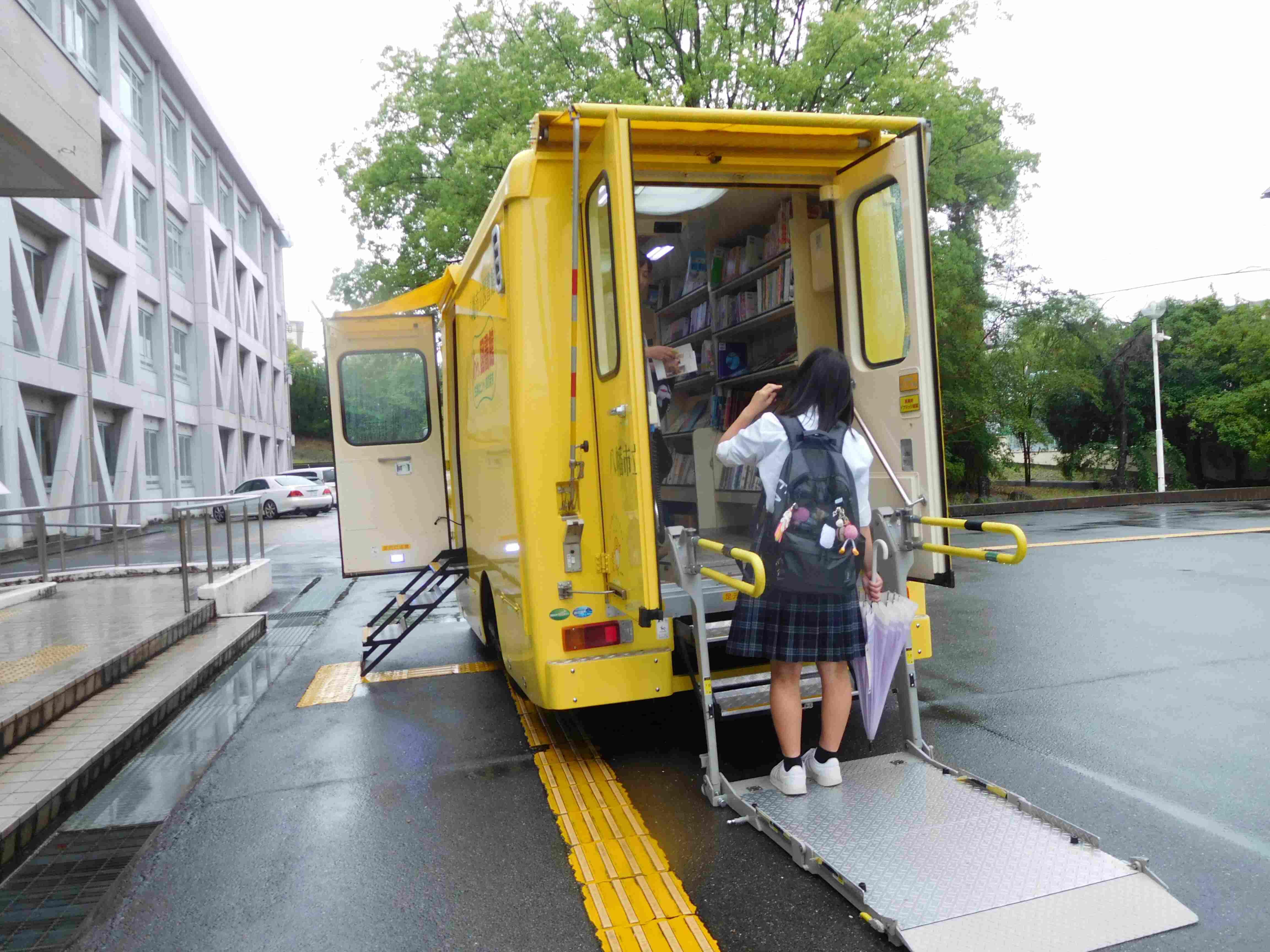 https://www.kyoto-be.ne.jp/kyotoyawata-hs/mt/school_life/images/260706_jidousyabunnko_3.jpg