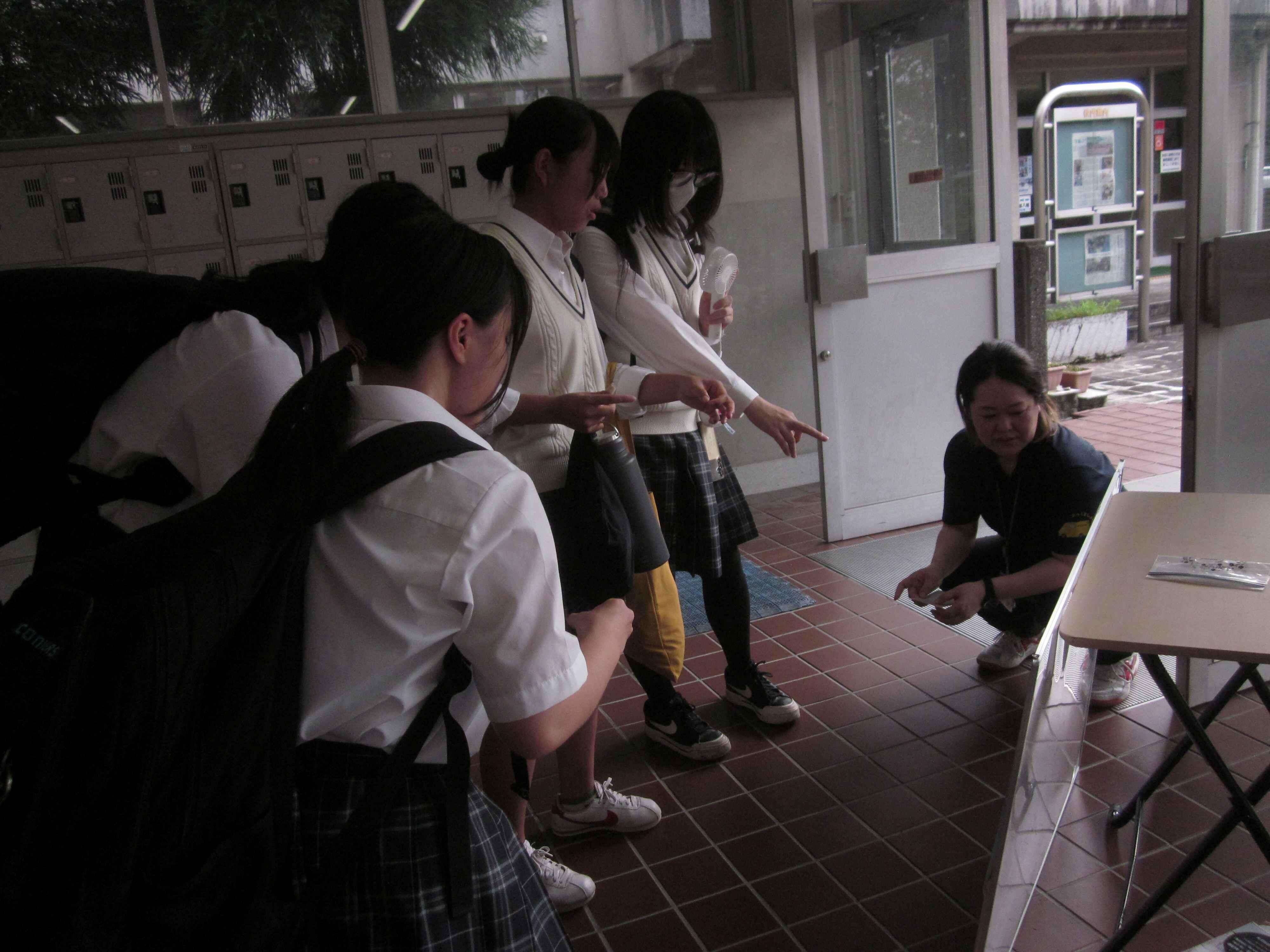 https://www.kyoto-be.ne.jp/kyotoyawata-hs/mt/school_life/images/260706_jidousyabunnko_4.JPG