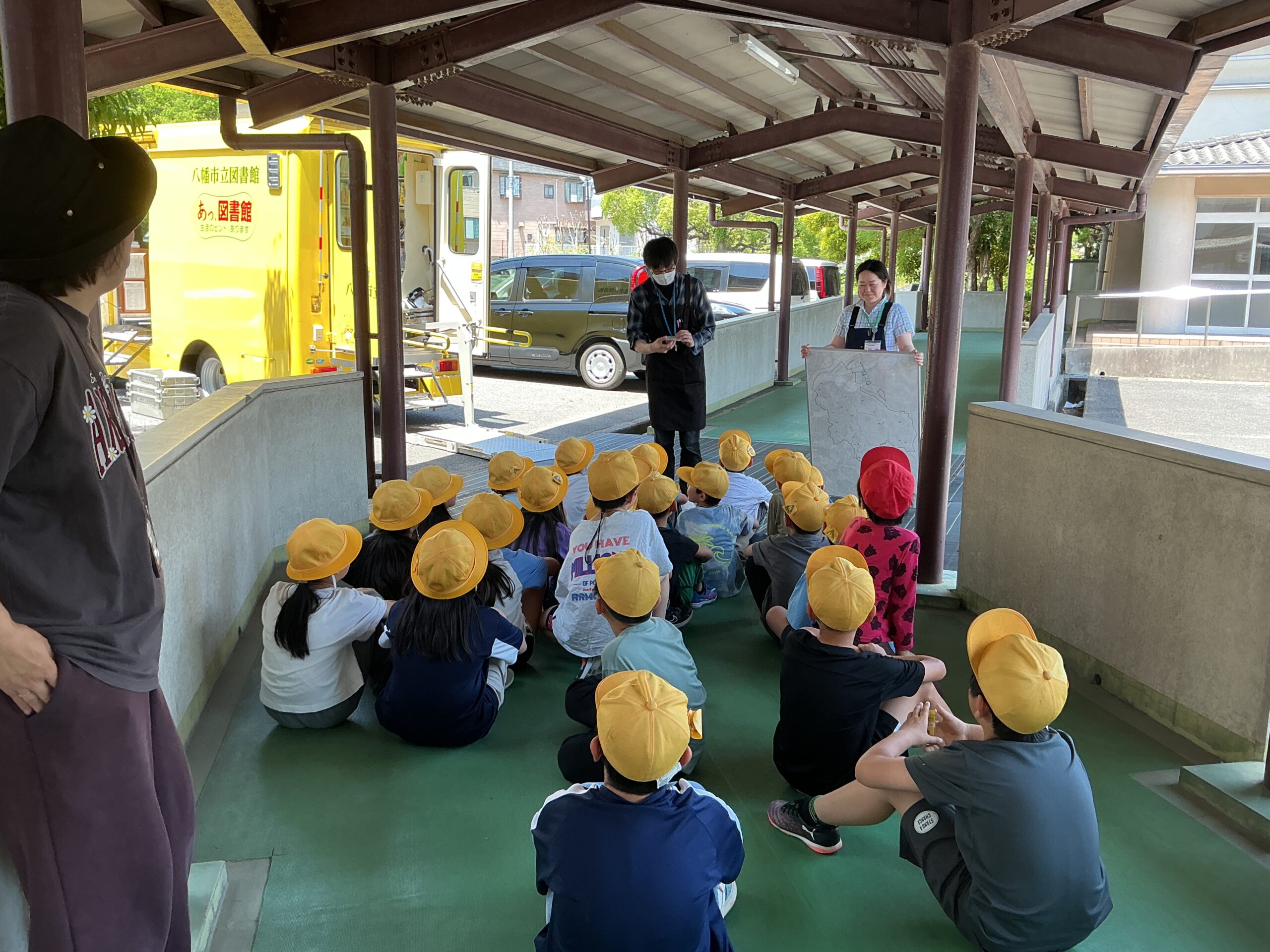 3年生：移動図書館来校