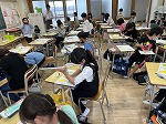 ３年 図工「いろいろなみどりを作ってみよう」