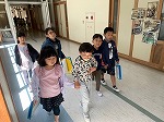 2年「1年生と学校たんけんをしよう」