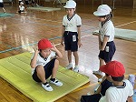 2年体育「マット運動」