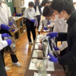 ２年生【動画あり】「職場体験 事前学習part３～ポテトチップス味付け体験～」
