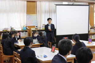 20251020,21_図書室ブックカフェ (71).JPG