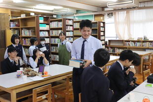 20251020,21_図書室ブックカフェ (34).JPG