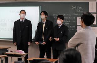 20251113_１年Safari中間報告会 (17)(加工).jpg