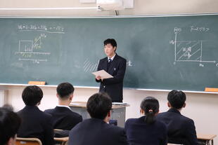 20251218_1,2年進路HR (34).JPG