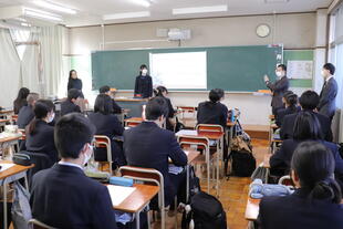 20251218_1,2年進路HR (12).JPG