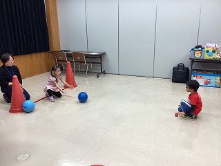 ゴールボール（ミニ版）を楽しむ様子