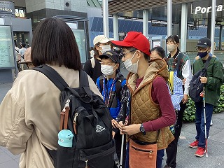 バスに乗って散策に出発