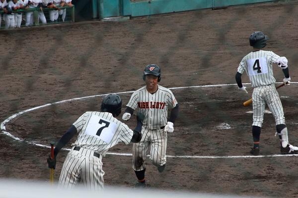 京都府·西城陽高校野球部公式戦用ユニフォーム 西城陽が春の京都大会初優勝 元横浜・染田監督「選手が成長して