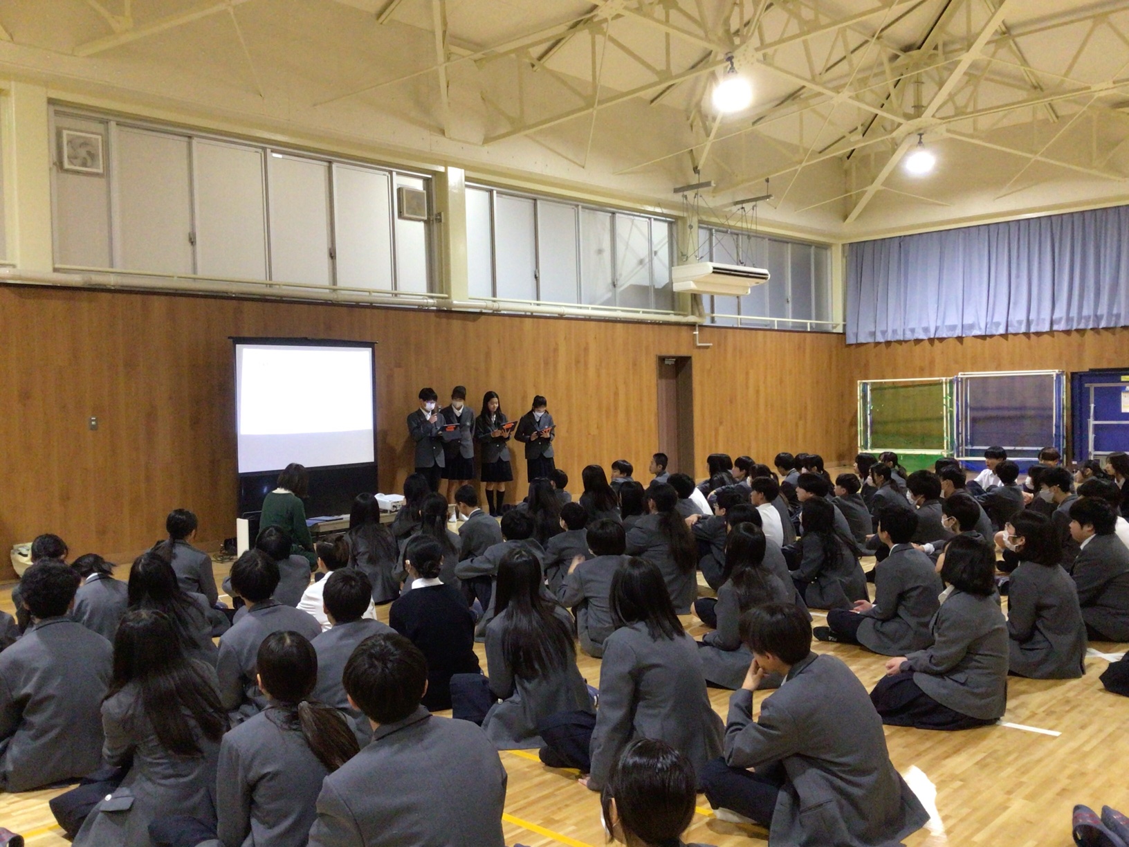 ２学期の締めくくりに向けて 〜学年集会を行いました〜