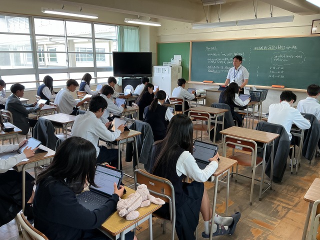 タブレットで実施する「学びのパスポート」（京都府学力・学習状況調査）