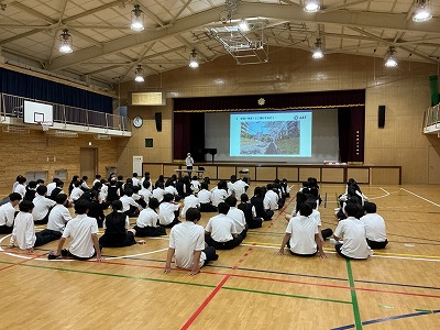 自転車の安全な乗り方を学びました