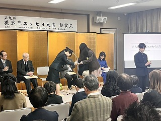 Ｒ７　第九回徒然草エッセイ大賞の授賞式
