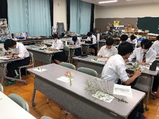 左側の画像