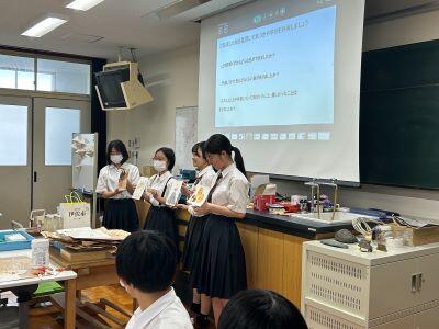 右側の画像