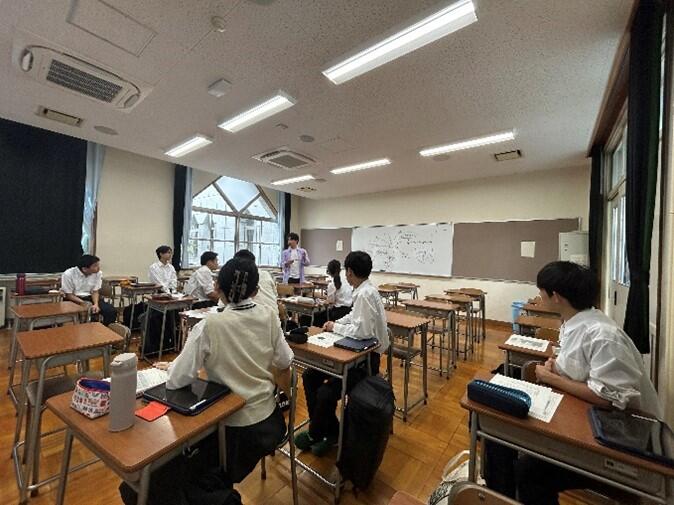 右側の画像