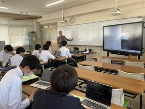 ３年課題研究情報科学ラボWeb研究班　京都コンピュータ学院 前納先生の講義を受講