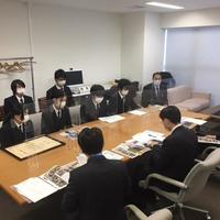 日本菊花全国大会での日本一受賞について、食品科学科園芸加工専攻生徒が橋本教育長を表敬訪問しました。