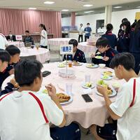 第２学年沖縄研修旅行「夕食」